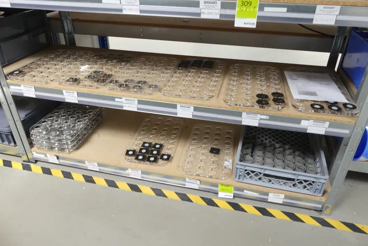 Edelstahlgehäuse, Gewicht unbekannt Umfang. 2x Fachinhalt